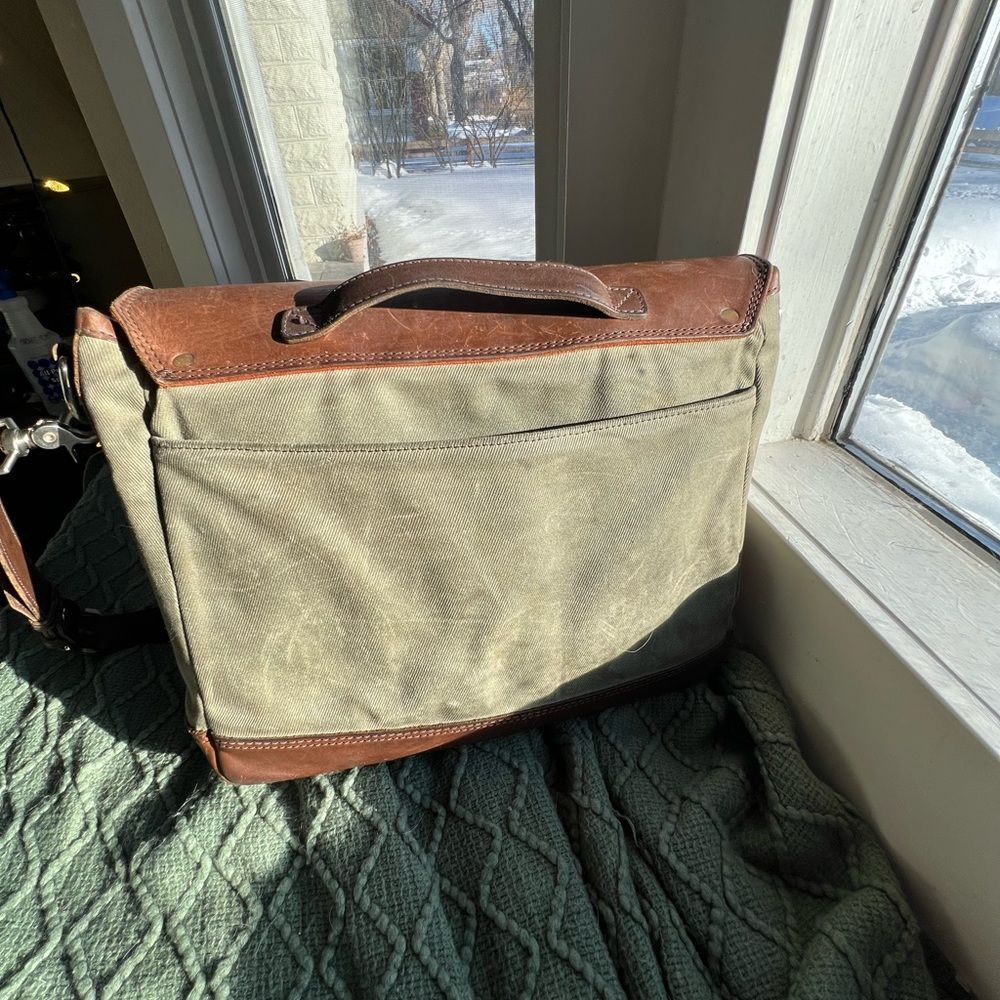 Pad & Quill Leather Messenger Bag - Picture 2 of 5